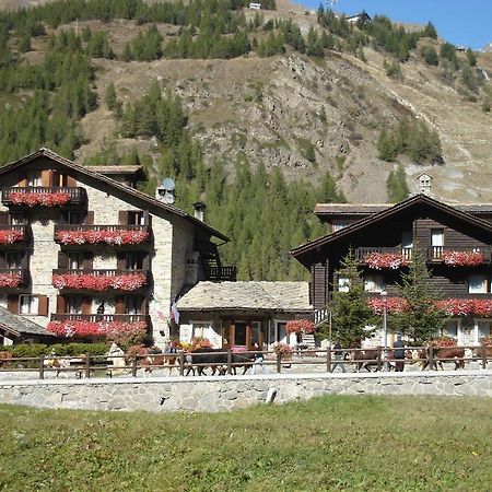 Petit Hotel Конье Экстерьер фото