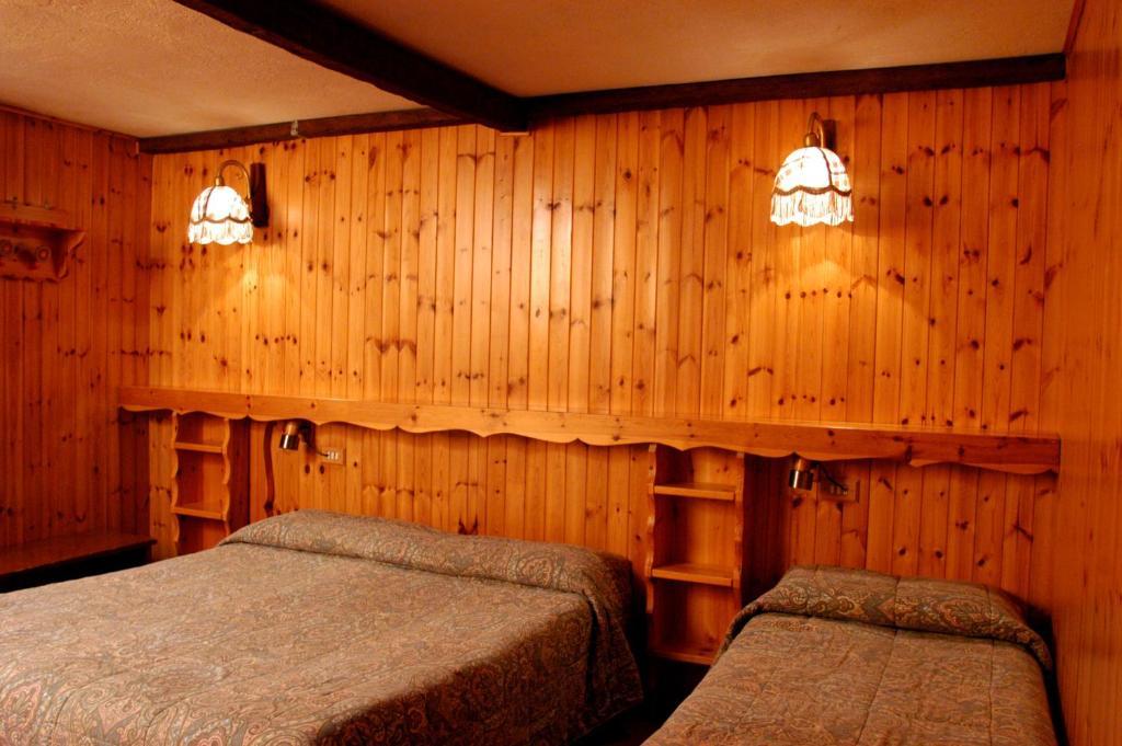Petit Hotel Конье Номер фото