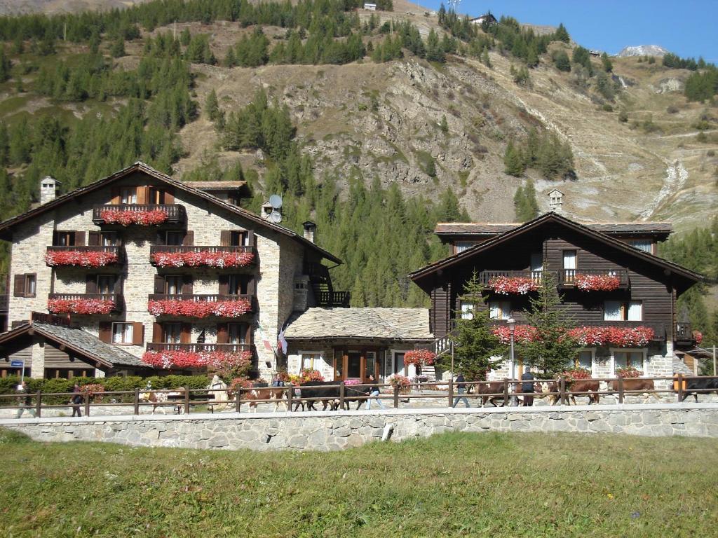 Petit Hotel Конье Экстерьер фото