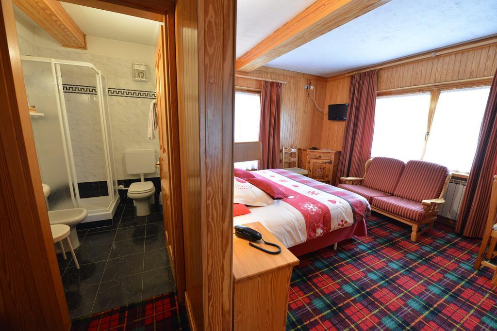 Petit Hotel Конье Экстерьер фото