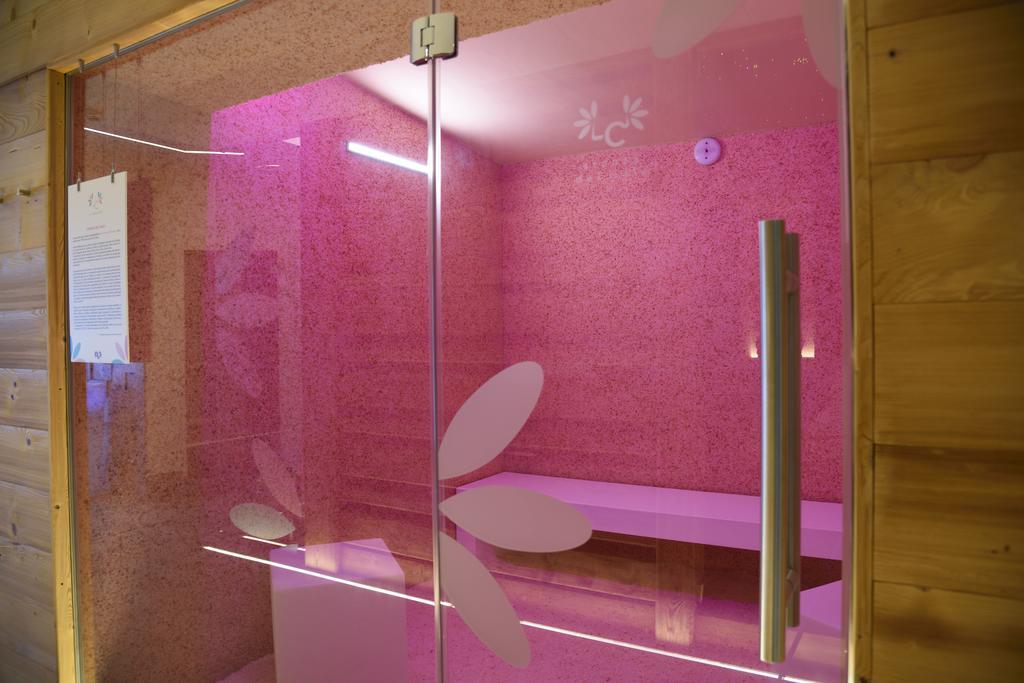Petit Hotel Конье Экстерьер фото