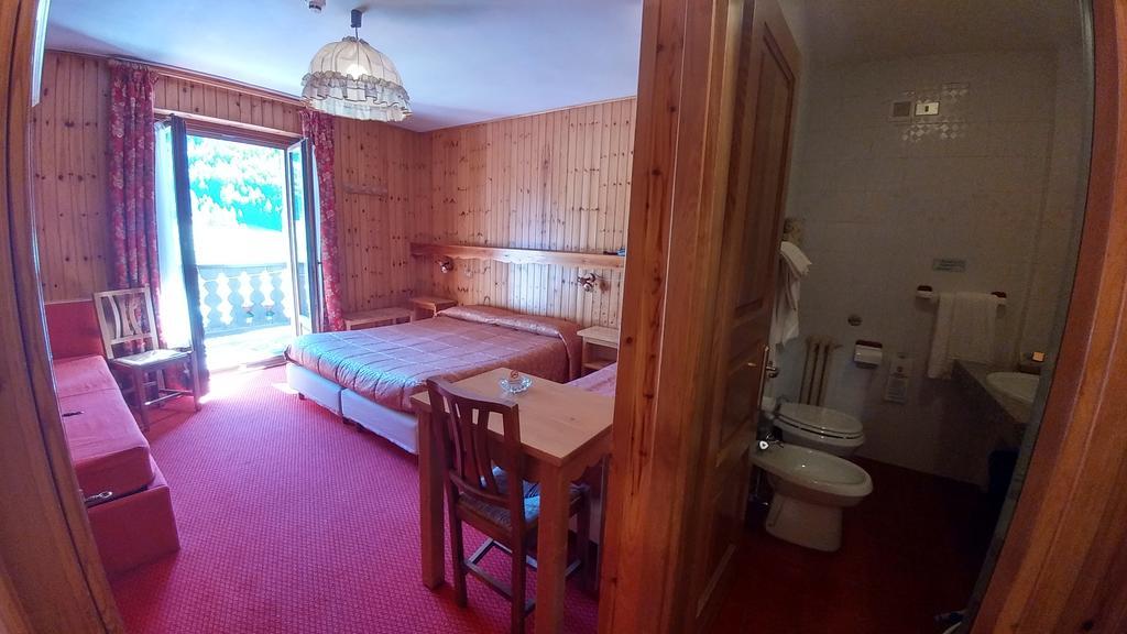 Petit Hotel Конье Экстерьер фото