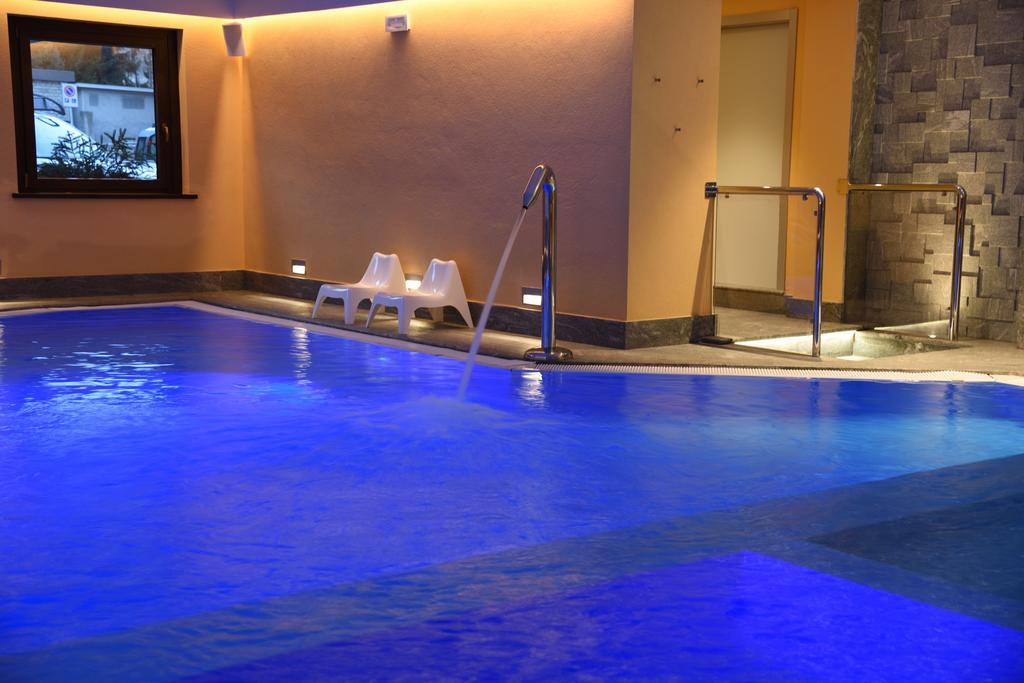 Petit Hotel Конье Экстерьер фото