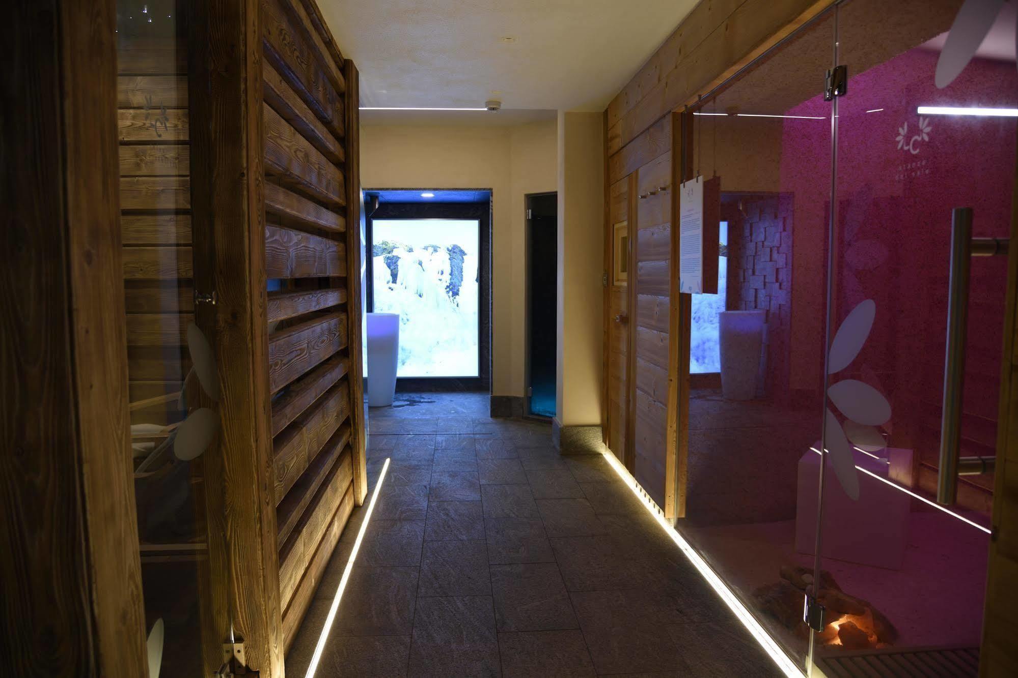 Petit Hotel Конье Экстерьер фото