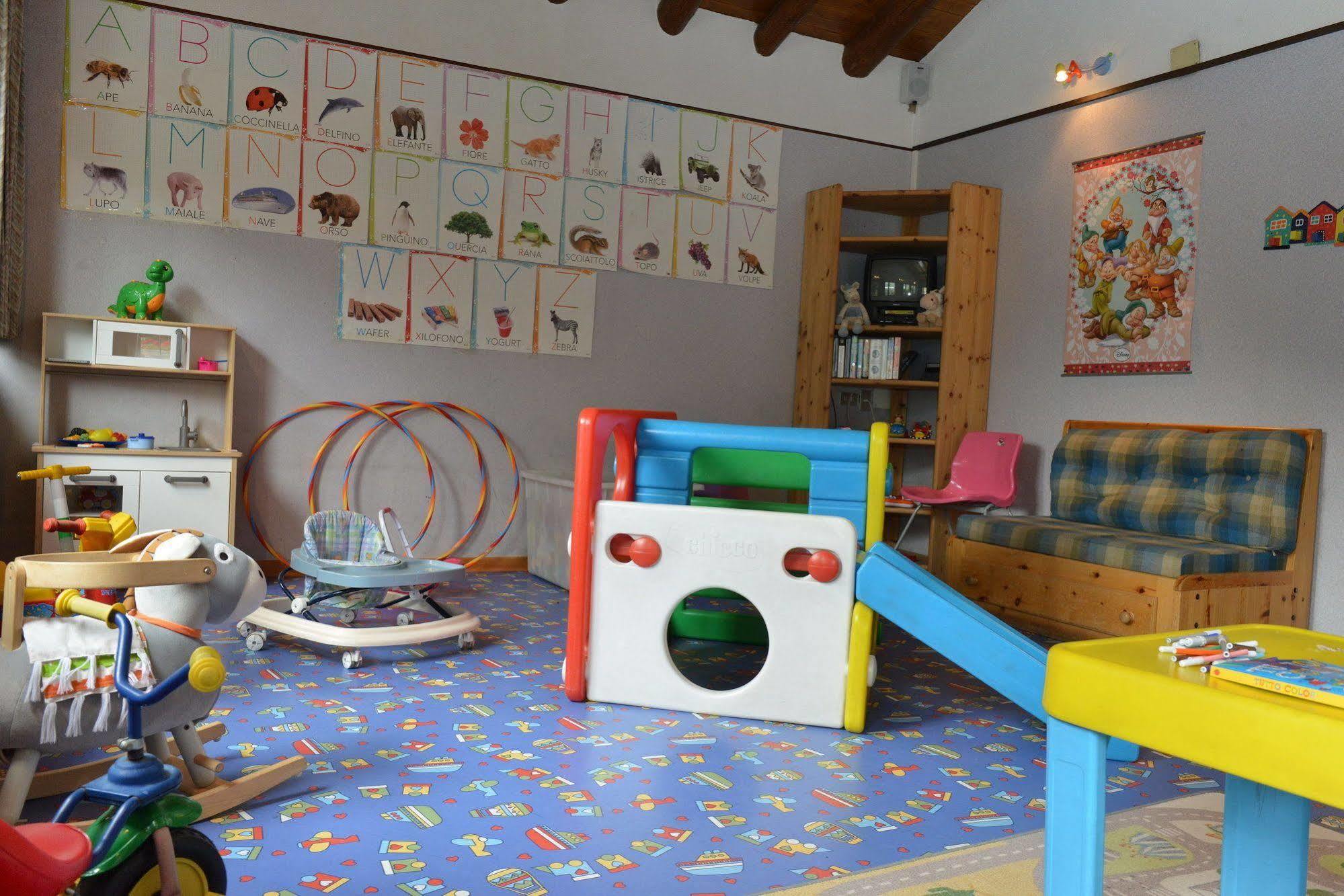 Petit Hotel Конье Экстерьер фото